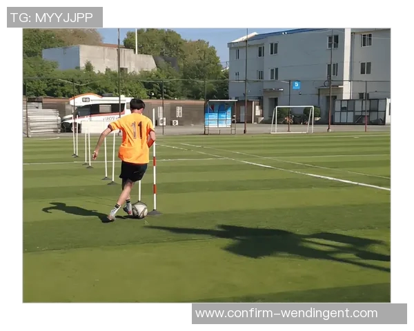 足球绕杆时间的训练技巧与提高方法探讨