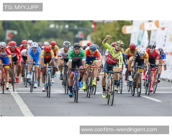 足球运动员帅哥的魅力与风采探秘，揭示他们背后的故事与成就